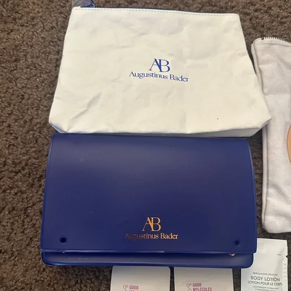 Bundle Augustinus Bader Skincare makeup bags. - Picture 6 of 6